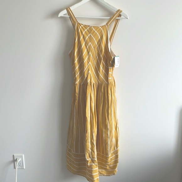 COPY - Yellow and white stripe dress - Picture 2 of 4